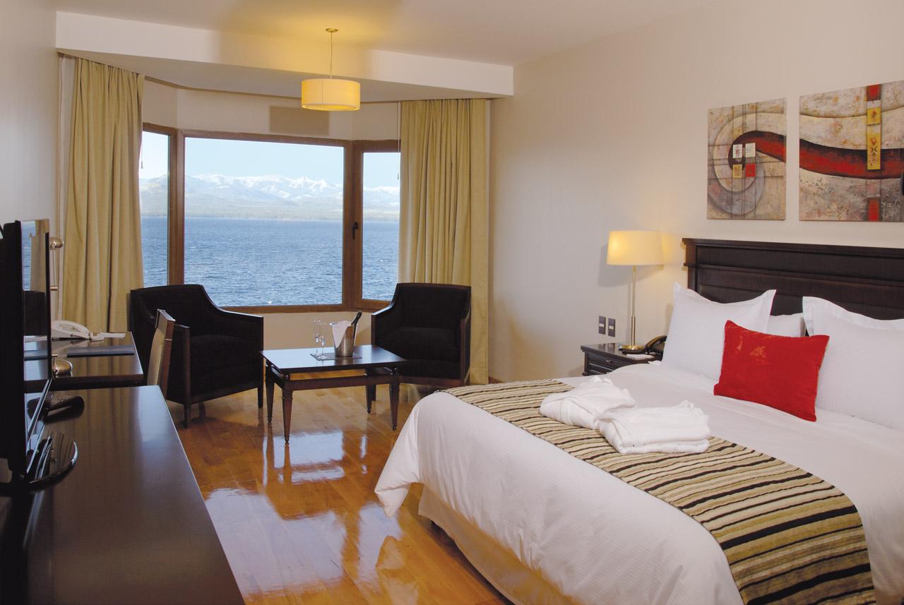 Alma Del Lago Suites & Spa ซานคาร์ลอส เด บาริโลเช ภายนอก รูปภาพ A room at the hotel