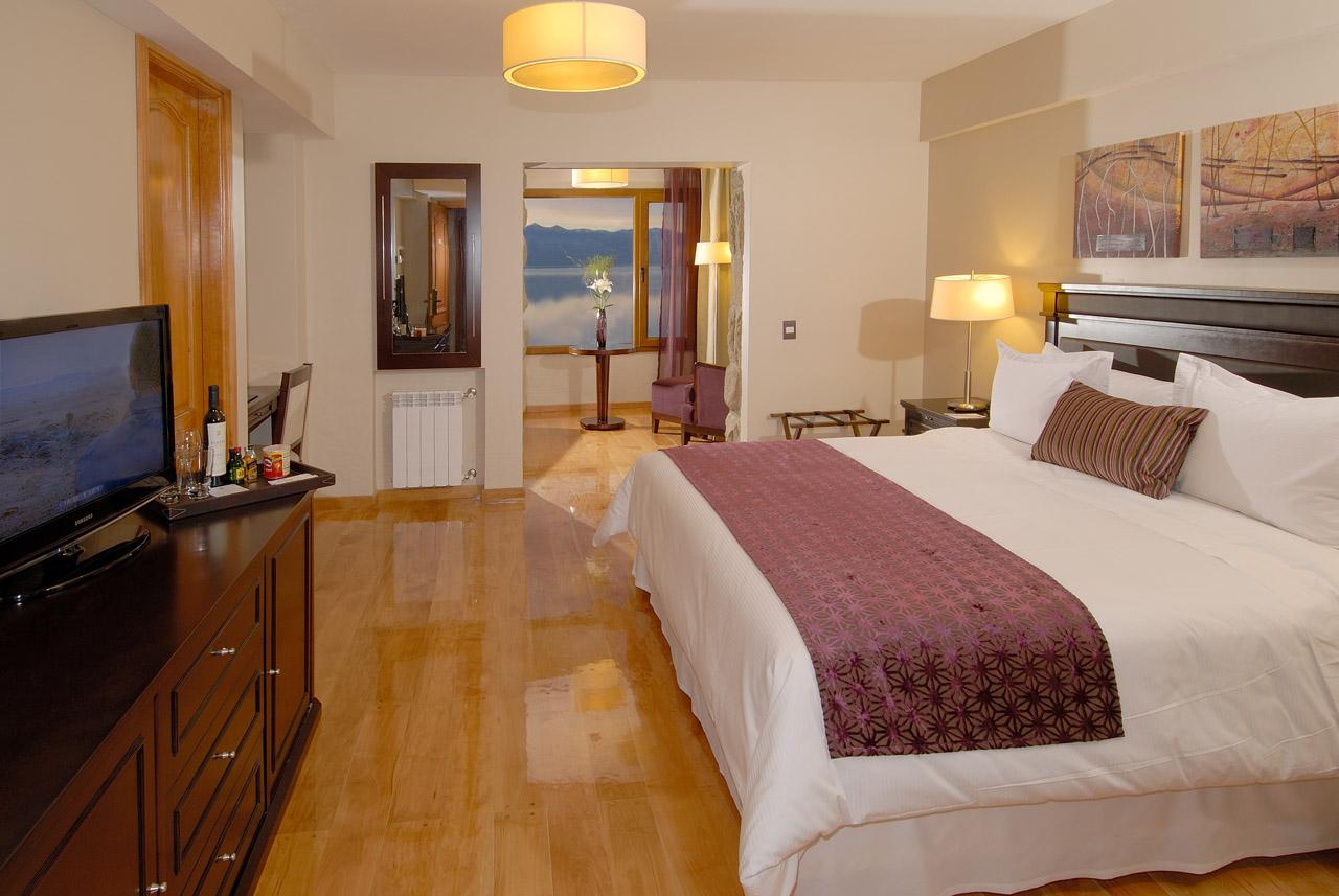 Alma Del Lago Suites & Spa ซานคาร์ลอส เด บาริโลเช ภายนอก รูปภาพ A room at the hotel