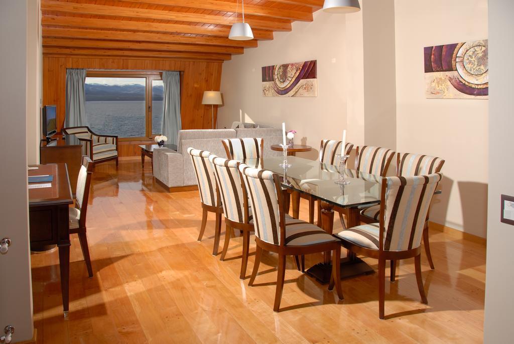 Alma Del Lago Suites & Spa ซานคาร์ลอส เด บาริโลเช ภายนอก รูปภาพ A dining room
