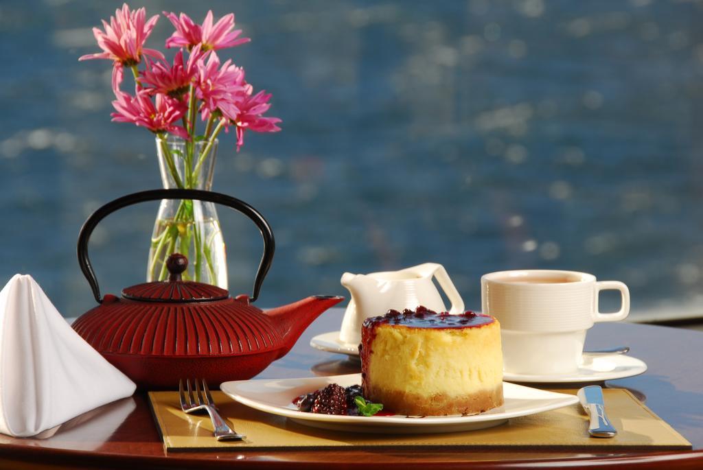 Alma Del Lago Suites & Spa ซานคาร์ลอส เด บาริโลเช ภายนอก รูปภาพ A tea party