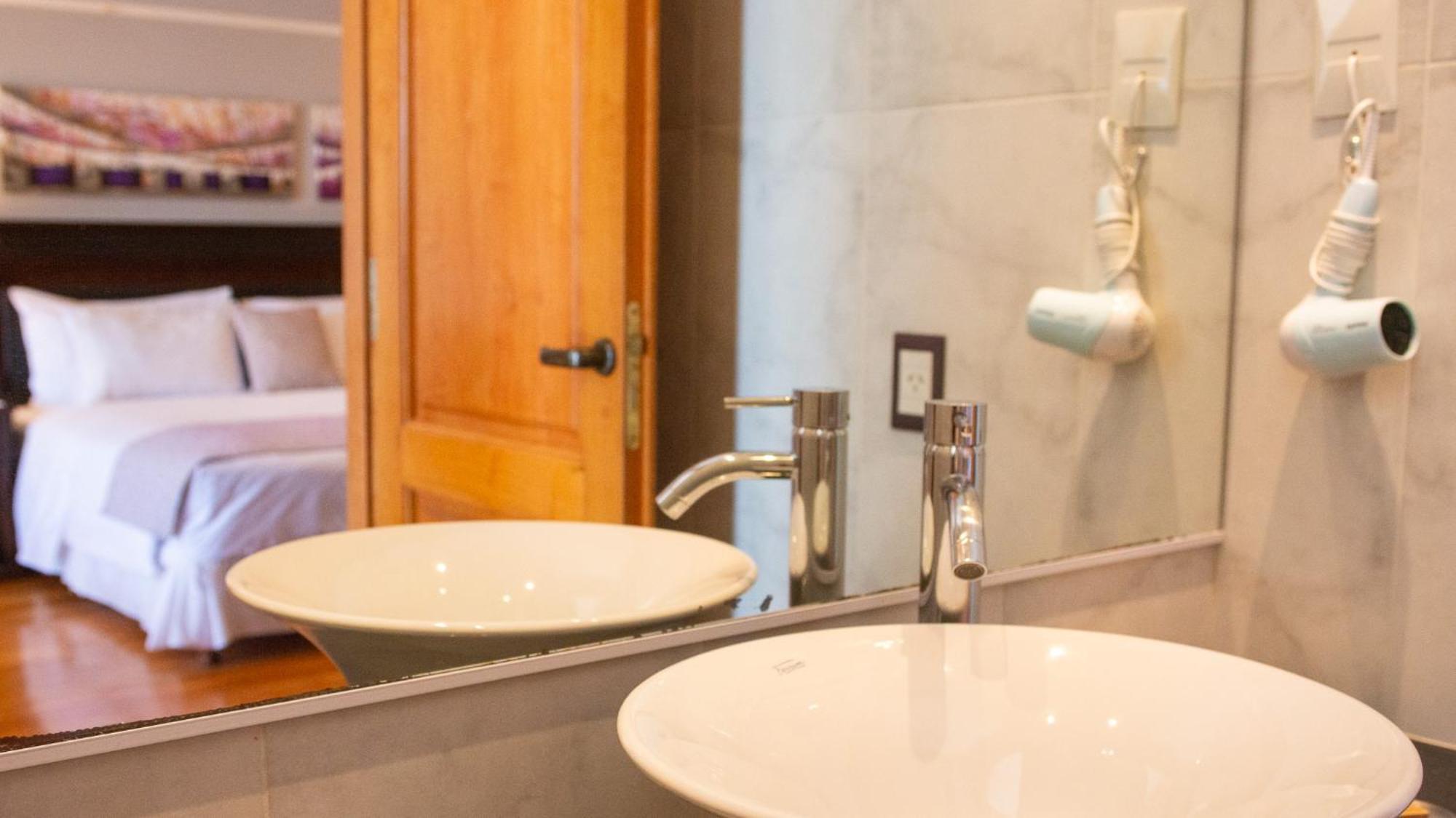 Alma Del Lago Suites & Spa ซานคาร์ลอส เด บาริโลเช ภายนอก รูปภาพ Bathroom