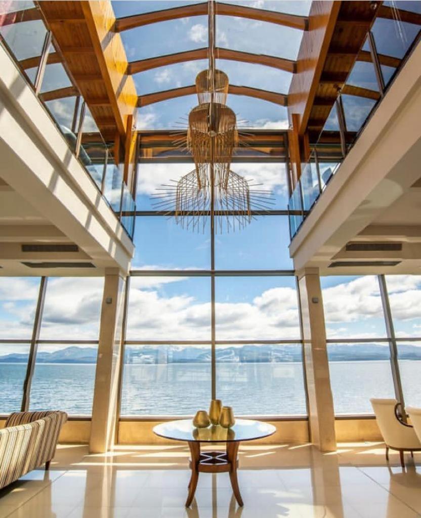 Alma Del Lago Suites & Spa ซานคาร์ลอส เด บาริโลเช ภายนอก รูปภาพ The interior of the hotel
