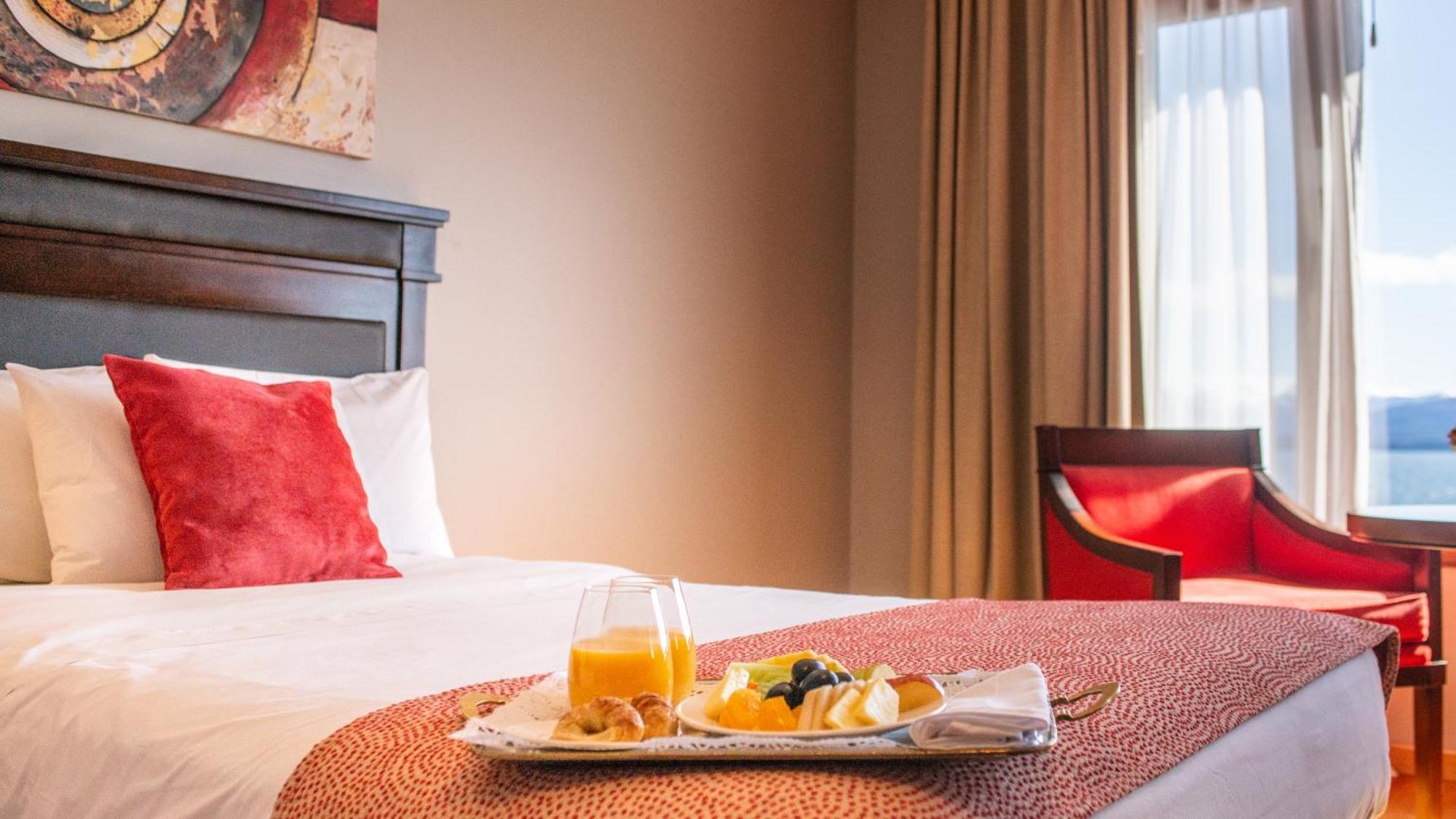Alma Del Lago Suites & Spa ซานคาร์ลอส เด บาริโลเช ภายนอก รูปภาพ Room service