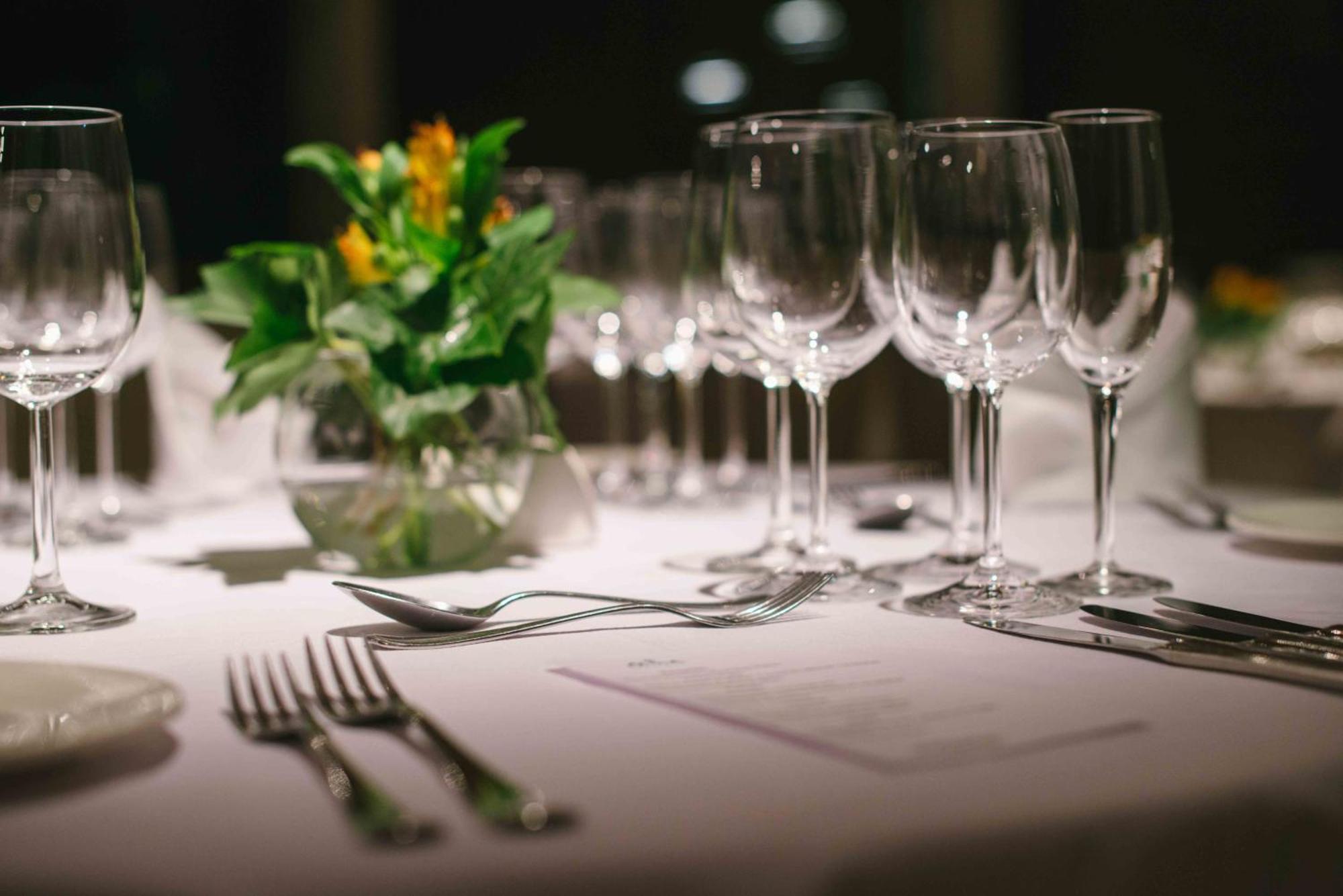 Alma Del Lago Suites & Spa ซานคาร์ลอส เด บาริโลเช ภายนอก รูปภาพ Wine glasses at a wine tasting