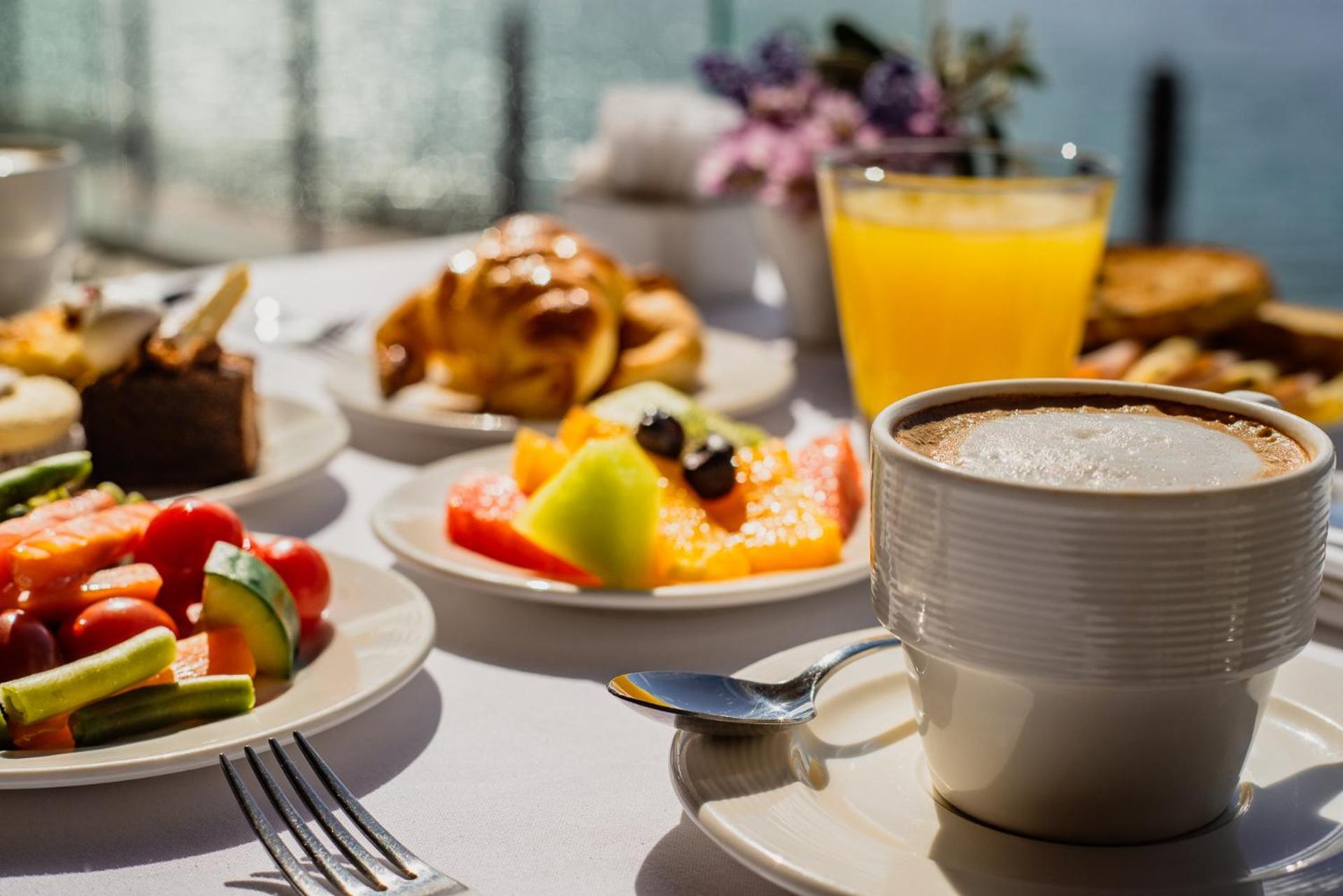 Alma Del Lago Suites & Spa ซานคาร์ลอส เด บาริโลเช ภายนอก รูปภาพ A continental breakfast