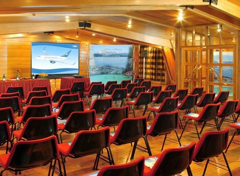 Alma Del Lago Suites & Spa ซานคาร์ลอส เด บาริโลเช ภายนอก รูปภาพ The interior of the conference centre