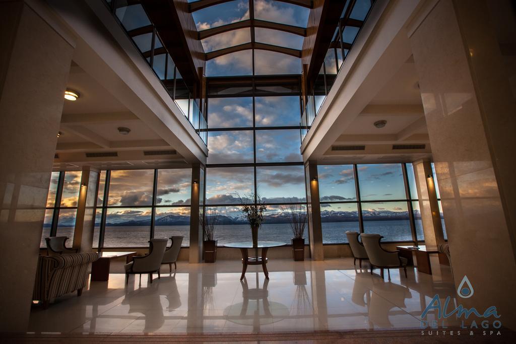 Alma Del Lago Suites & Spa ซานคาร์ลอส เด บาริโลเช ภายนอก รูปภาพ Interior of the hotel