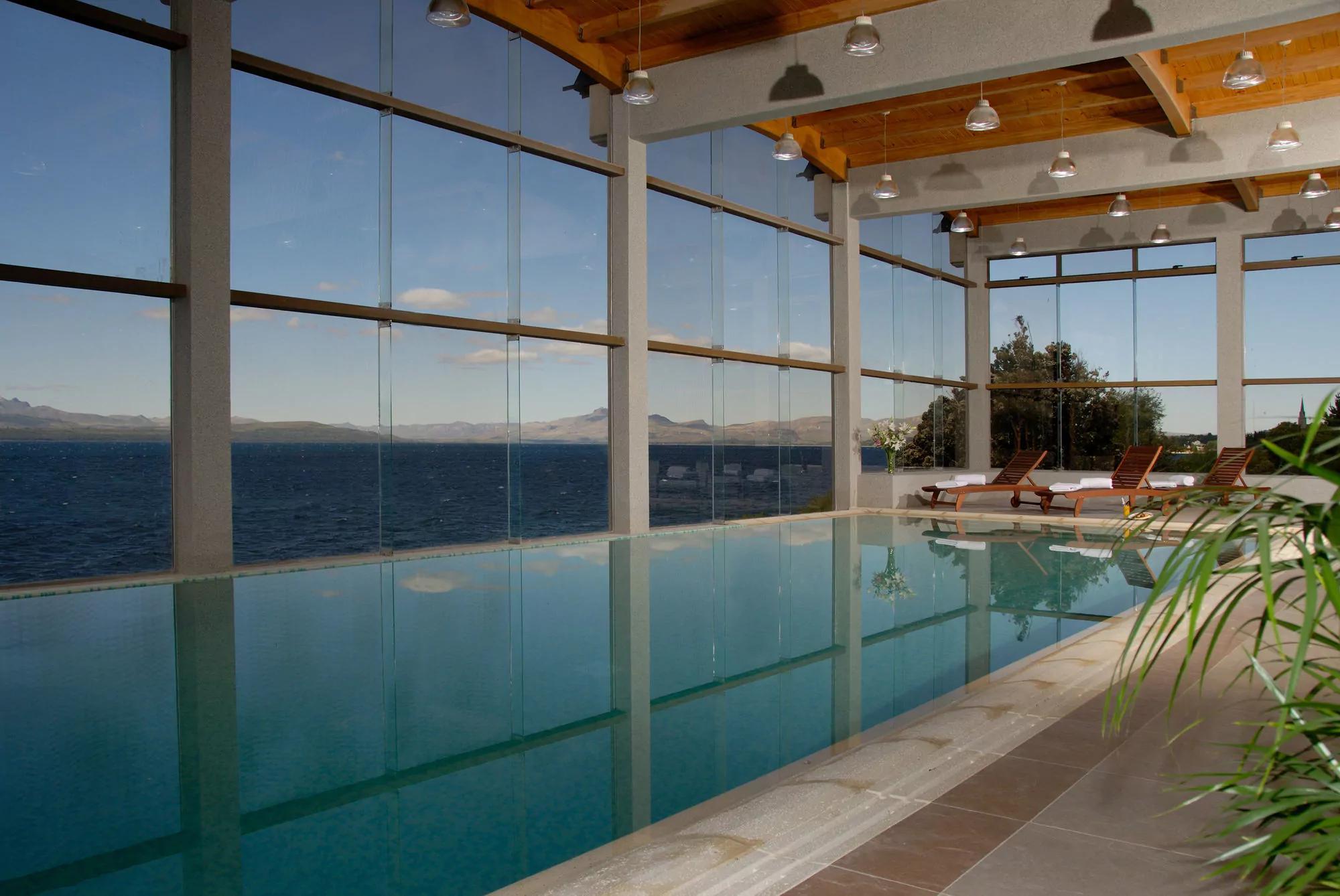 Alma Del Lago Suites & Spa ซานคาร์ลอส เด บาริโลเช ภายนอก รูปภาพ The pool at the hotel