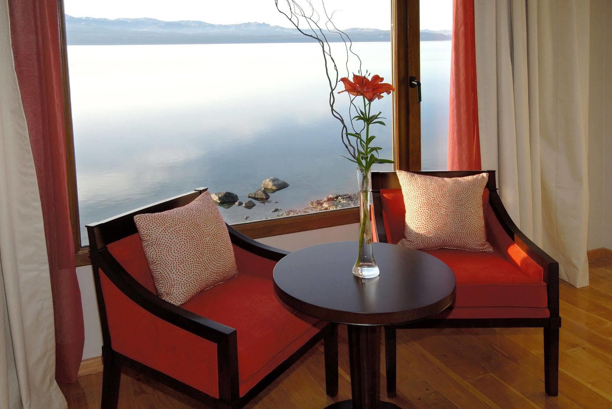 Alma Del Lago Suites & Spa ซานคาร์ลอส เด บาริโลเช ภายนอก รูปภาพ A view from a suite at the resort