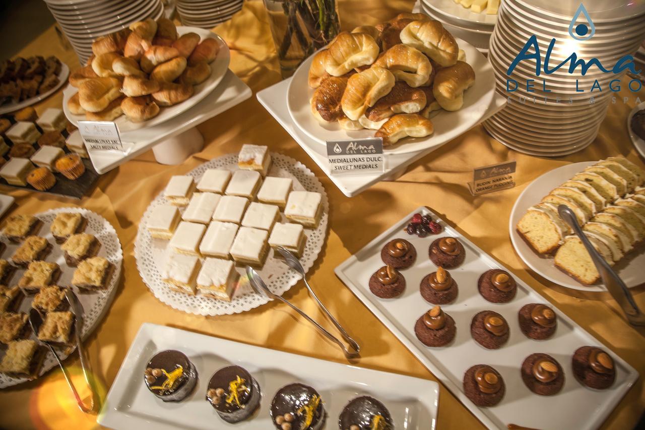 Alma Del Lago Suites & Spa ซานคาร์ลอส เด บาริโลเช ภายนอก รูปภาพ A selection of desserts